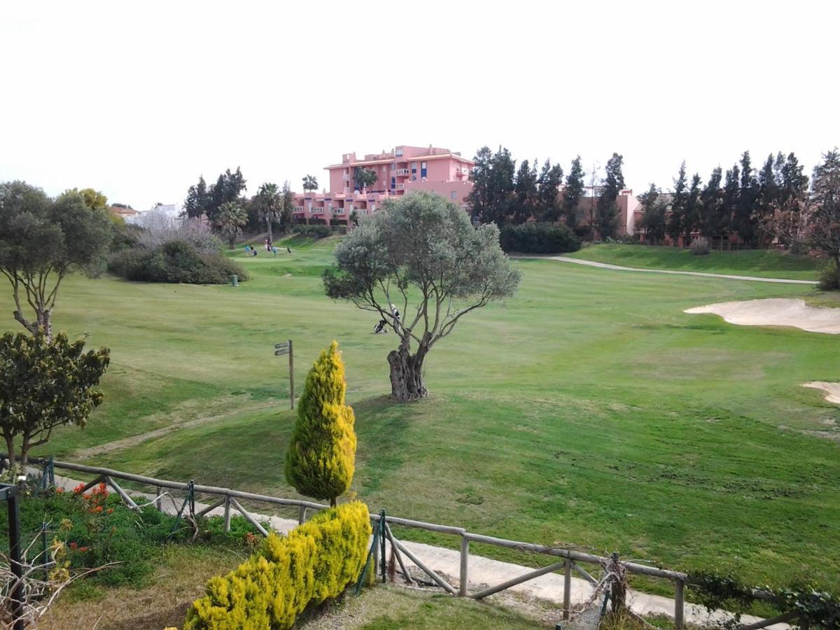 Olhando Um Campo De Golf 이슬란티야 외부 사진